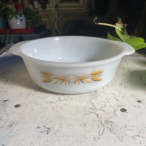 Anchor Hocking Fire King Wheat 1.5 Quart Casserole Dish